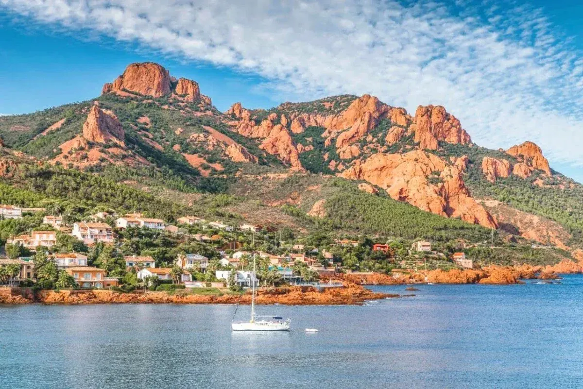 7-Day Corsica Yacht Charter: Calvi to Bonifacio