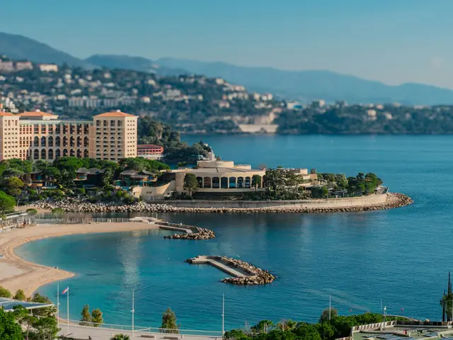 Larvotto Marine Reserve: Larvotto beach and bay in Monaco